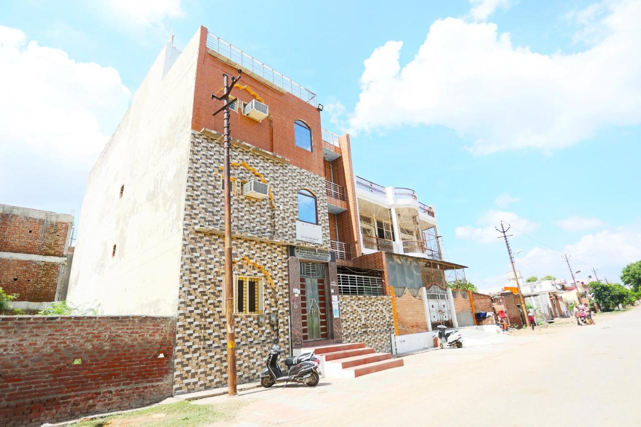 Hotel Oyo 44361 Shri Lajjaram Ashram Vrindāvan Exterior foto