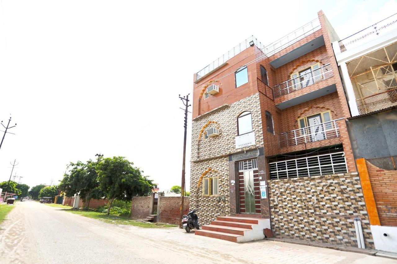 Hotel Oyo 44361 Shri Lajjaram Ashram Vrindāvan Exterior foto